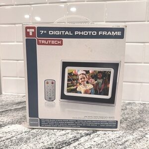 Trutech 7" Digital Photo Frame with Remote